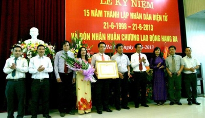 ສື່ເອເລກໂຕນິກ ເຍີນເຢີນ ສະເຫຼີມສະຫຼອງ 15 ປີແຫ່ງວັນສ້າງຕັ້ງ